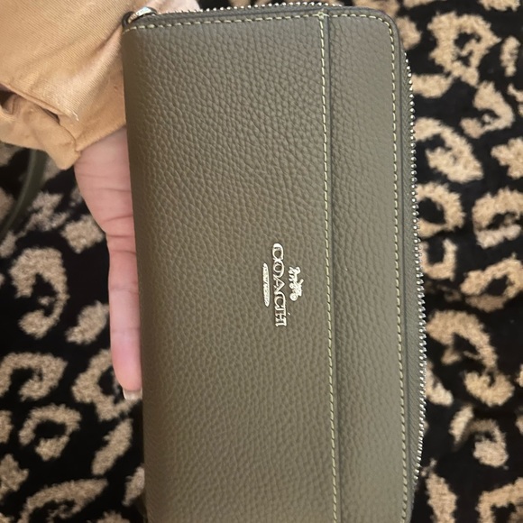 Coach Lillie Carryall with matching accordion zip wallet - Picture 7 of 8